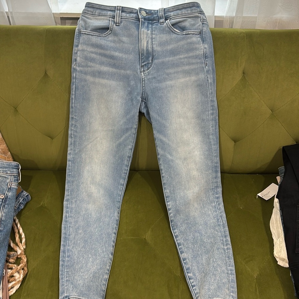 American Eagle. Size 4 extra short. Like new.